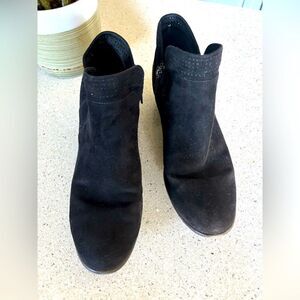 Old Navy Black Zip Ankle Boots